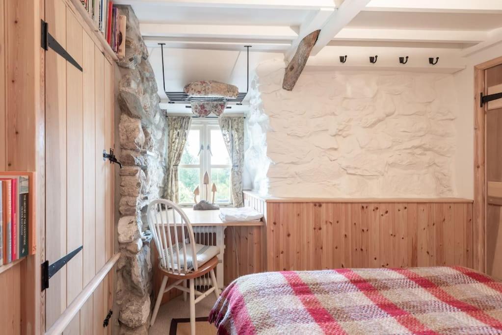 Traditional Stone Cottage With Sea Views In Snowdonia National Park Brynkir Exteriör bild